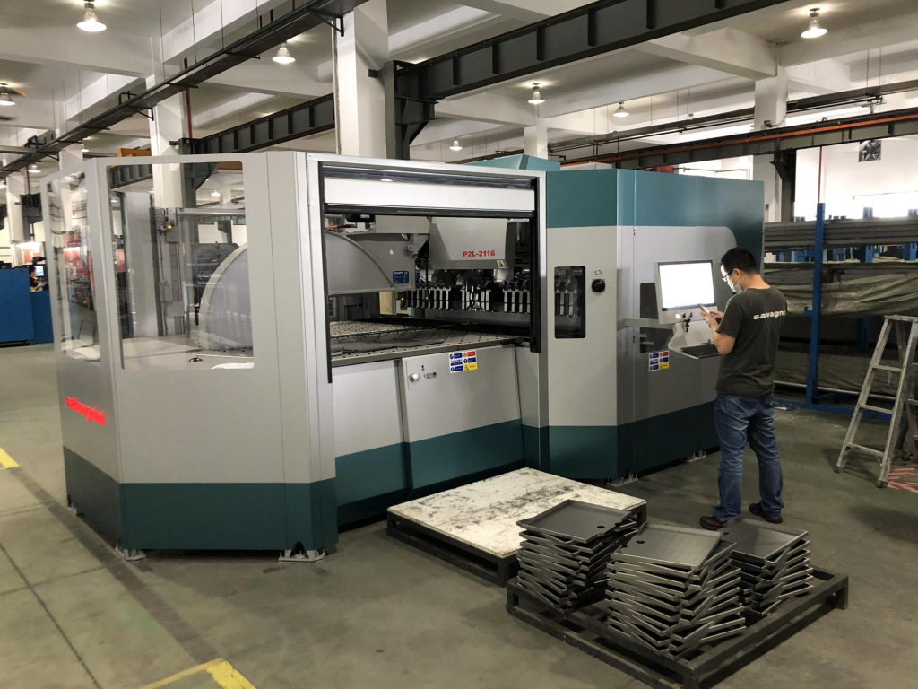 Salvagnini P2L-2116 multilateral CNC bending center