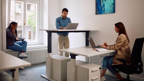 A Guide to Selecting the Most Efficient Desk for Your Workspace