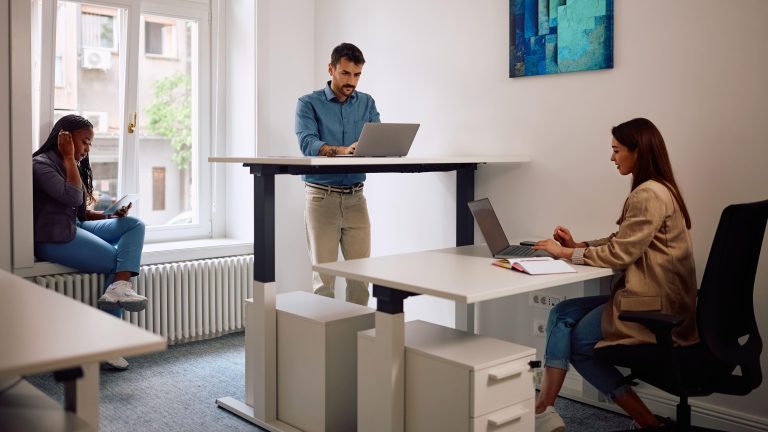A Guide to Selecting the Most Efficient Desk for Your Workspace