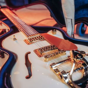 CRF2020JA16 Fiberglass ES-125 Archtop Guitar Case, fits 16" Lower Bout Hollowbody Jazz Guitar